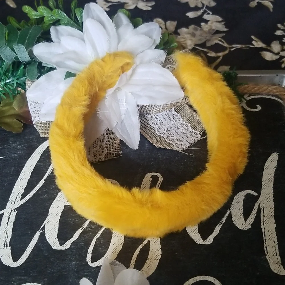 Women's/girls small fur yellow headband new never worn.